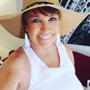 Meet your Posher, Dina